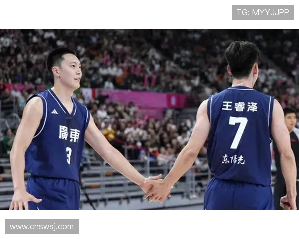 胡明轩引领球队攻防两端展现核心实力助力球队稳步迈向冠军目标